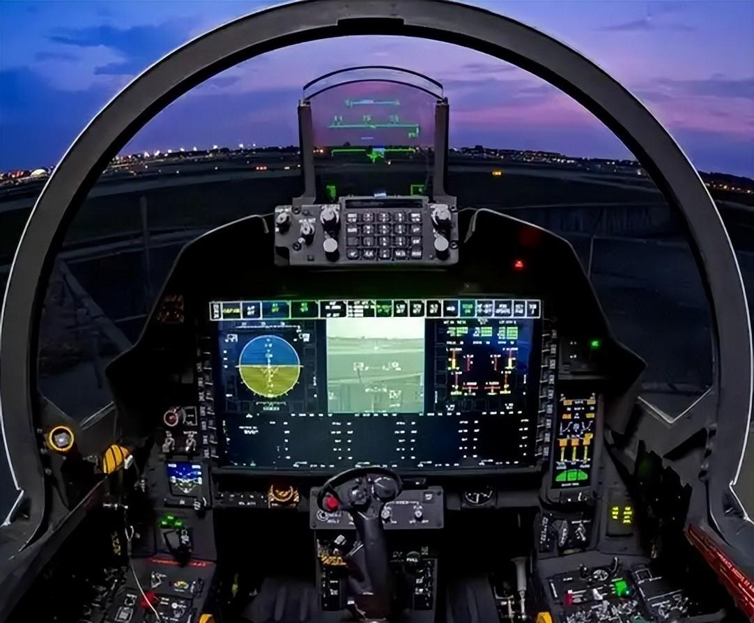 美：那份限制AI当武器的协议，你咋也不签？中：啥协议？美：就西班牙那个。我