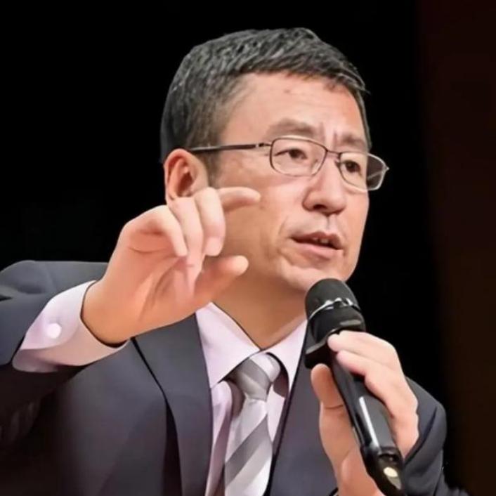 少年强则国强，少年智则国智！终于有人敢说出中国足球的真相！白岩松点评董路和足