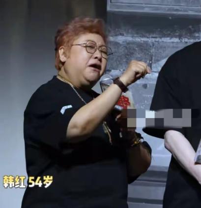 刷到韩红打算退出公益行业的消息，我心里挺不是滋味的。说起来这事的由头真的挺憋屈