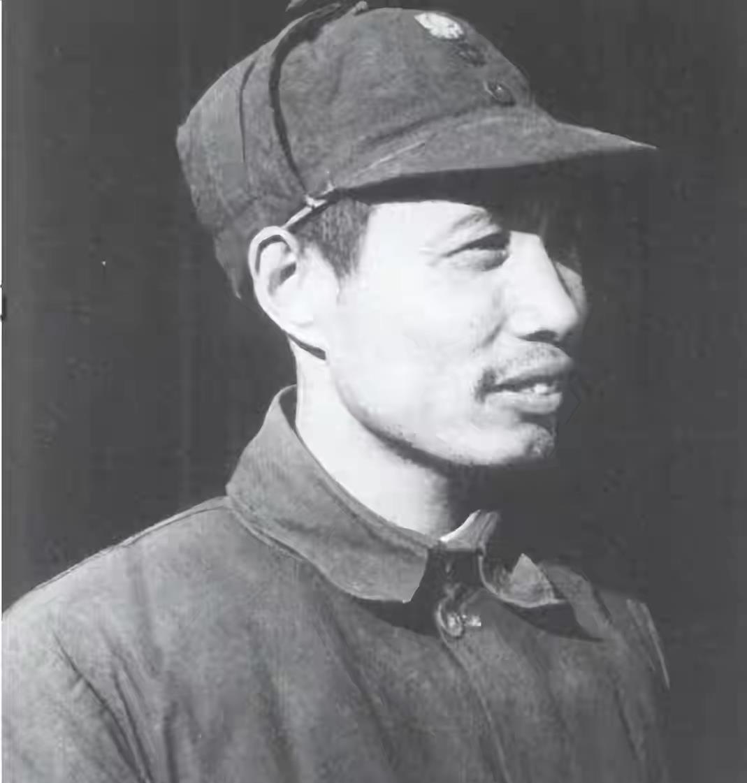 1941年新四军重建军部，张震只是四师参谋长，一个根本排不上号的中游岗位。当时的