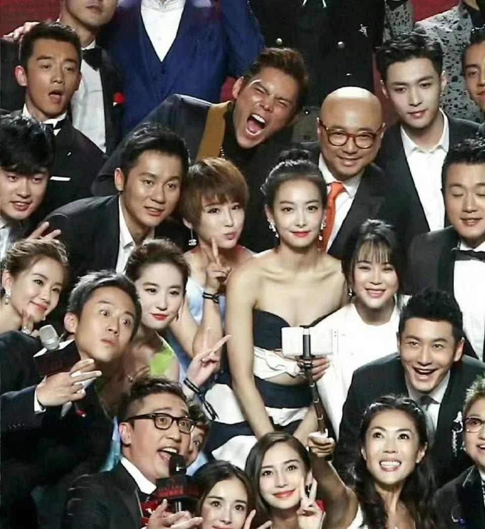 竟然是刘亦菲开创了女明星全身涂白的时代！