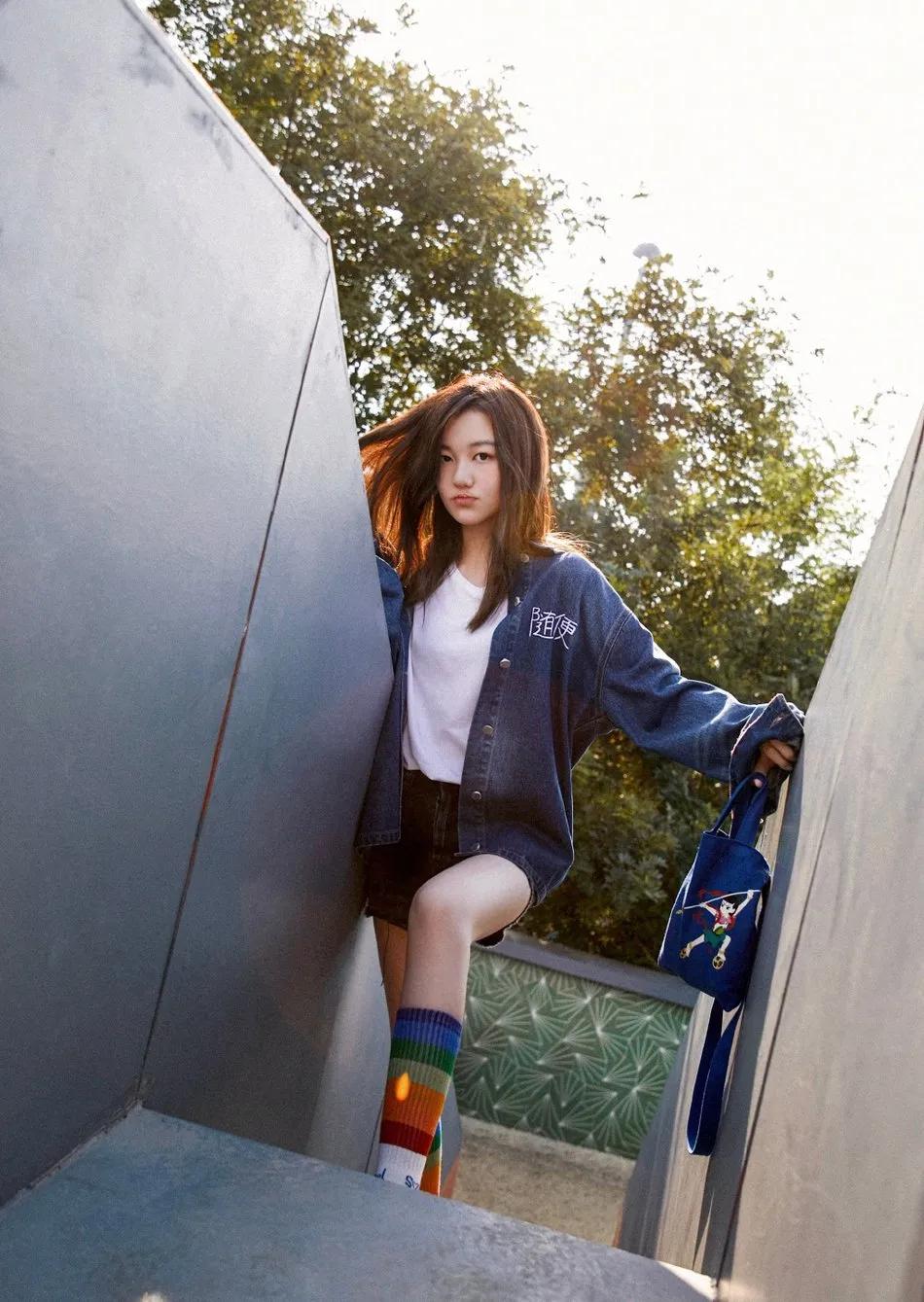 破防了！李嫣社交平台硬核护父：“别骂我54岁的爸”，背后18年付出藏着最暖父爱