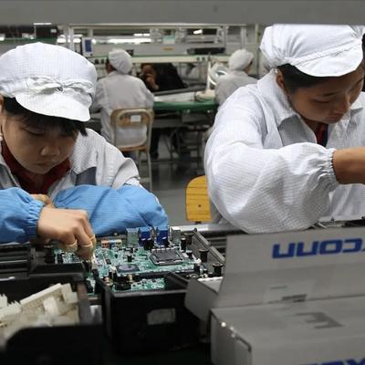 都吹越南要取代中国当世界工厂，佳能、三星把工厂搬到越南，阿迪耐克相继撤离，苹果还