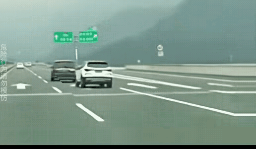 想变道一定要提前。