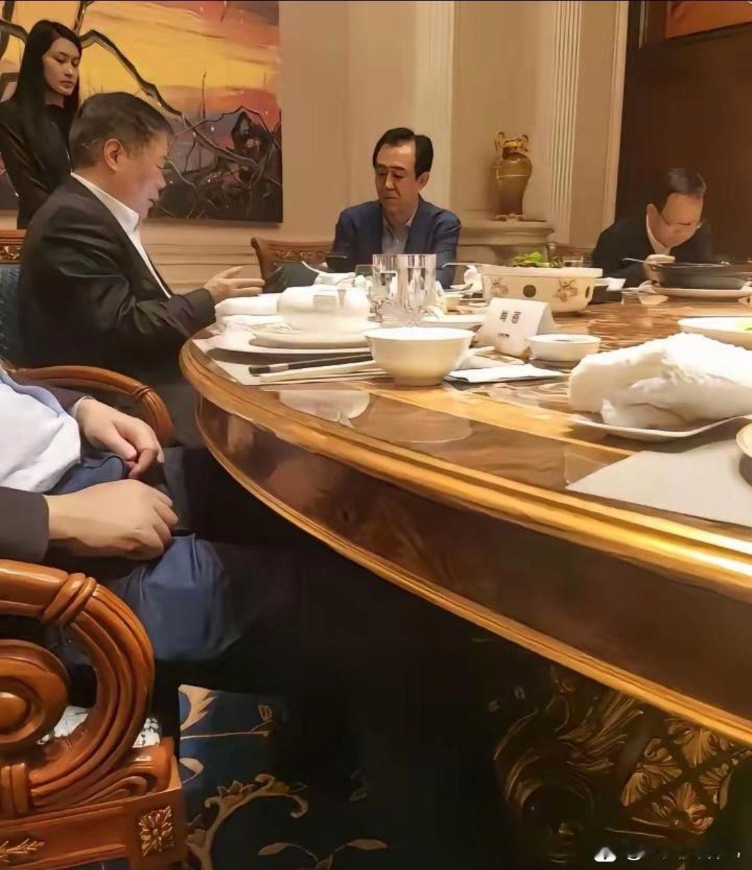 从许家印这顿饭局来看，一千元的消费要的吧