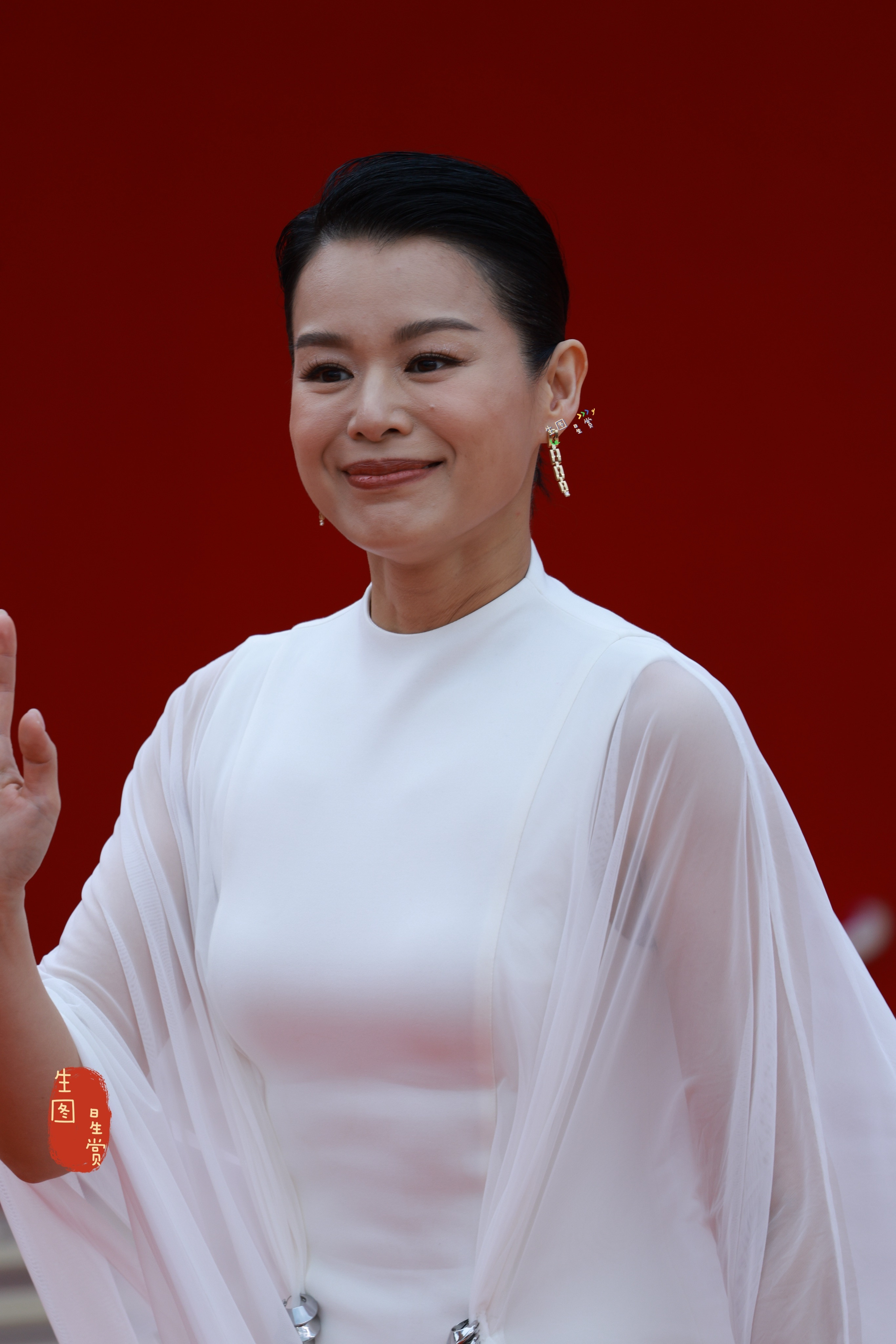 胡杏儿央视红毯生图直出不被年龄定义的美中国电视剧年度盛典