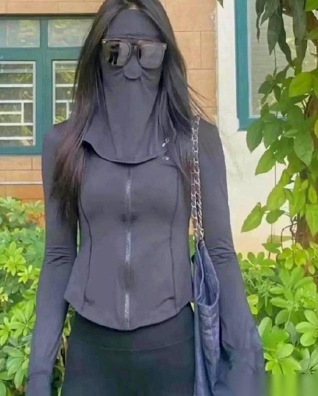 成都那个48岁的王阿姨，把自己当公主养了二十多年，防晒霜恨不得糊进毛孔里。结果