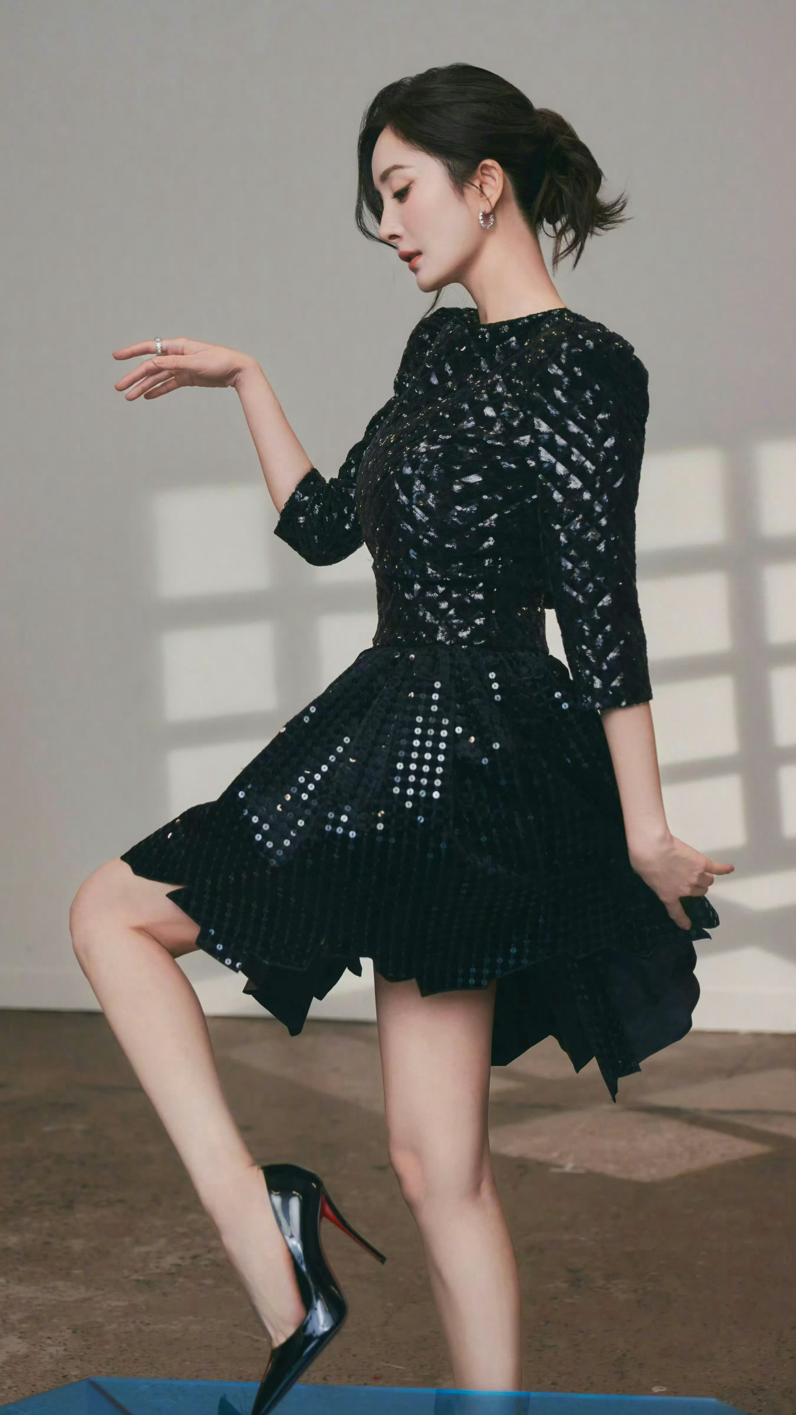 杨幂×CL红底锋芒·步履星光