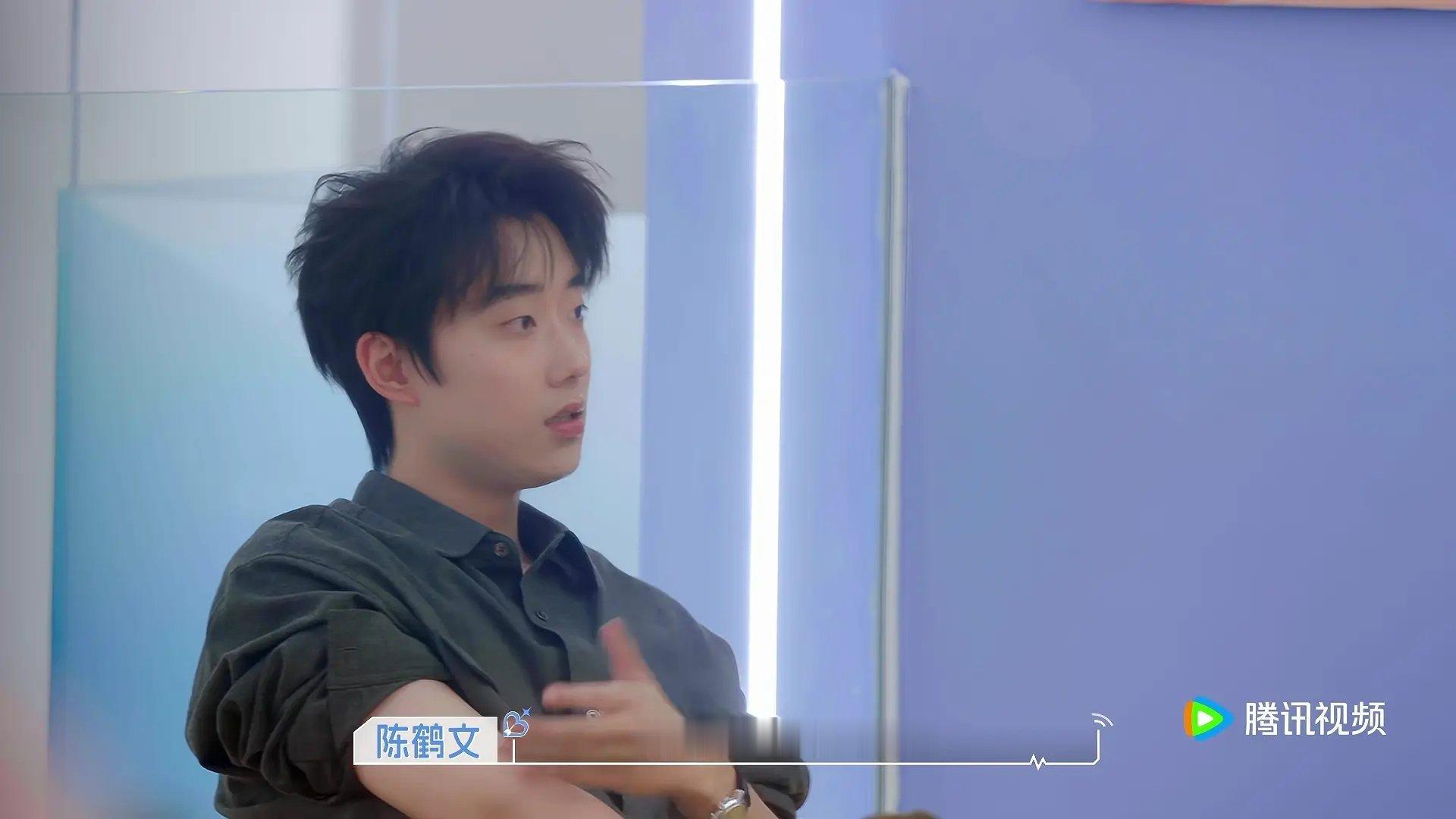沙玥儿从来没有叫过潇雨“那个谁”玥儿从没有喊过潇雨“那个谁”陈用空格和手势代表潇