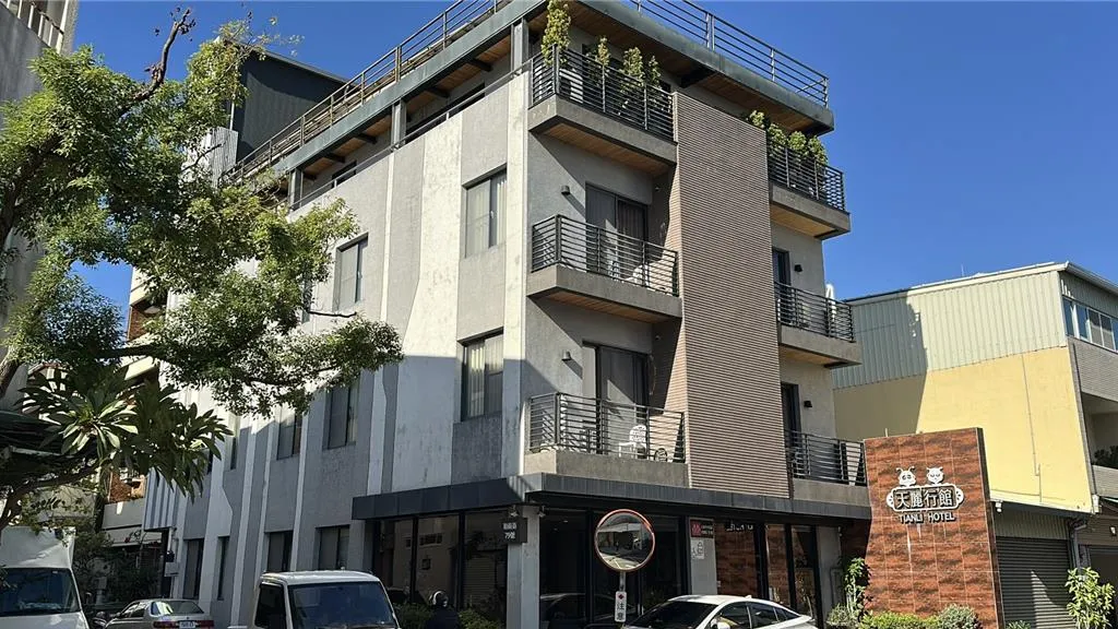 装修公司竟中标台防务部门5.9亿采购案, 台防务预算乱象丛生