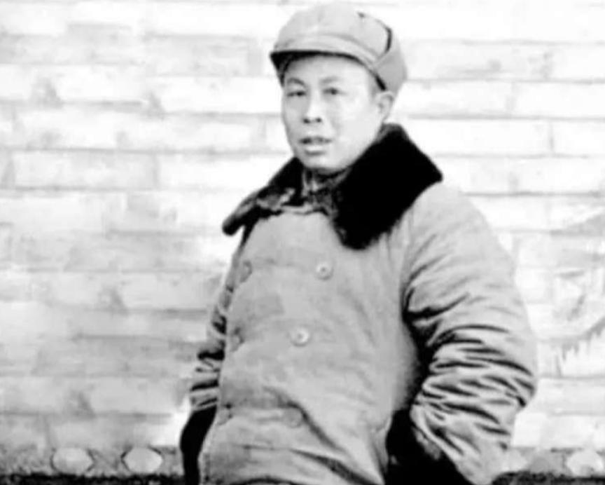 1955年，一位老红军免职回乡，成了一位“老百姓”。当年，人民解放军第一次大授衔