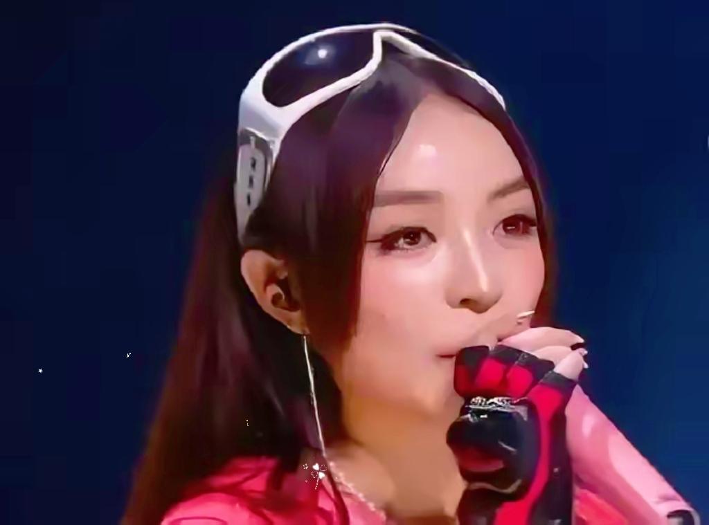 简直是把华语乐坛的底裤都给扒了一个自己连首歌都没写过的人，居然坐在台上点评专业