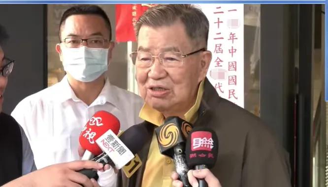 萧万长的力挺，与其说是帮朱立伦拉票，不如说是给当下浮躁的政治圈敲了一记警钟。