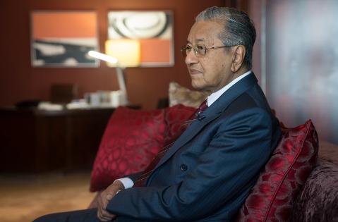 8年前马哈蒂尔撕毁合同转投日本，拒付中国361亿违约金，2026年这条铁路进度达