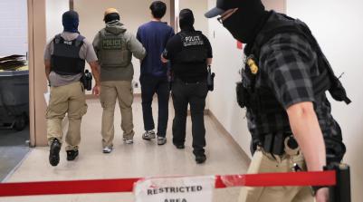 联邦法官裁决，不得在移民法庭实施抓捕美国一名联邦法官发布了一项全国性禁令，反
