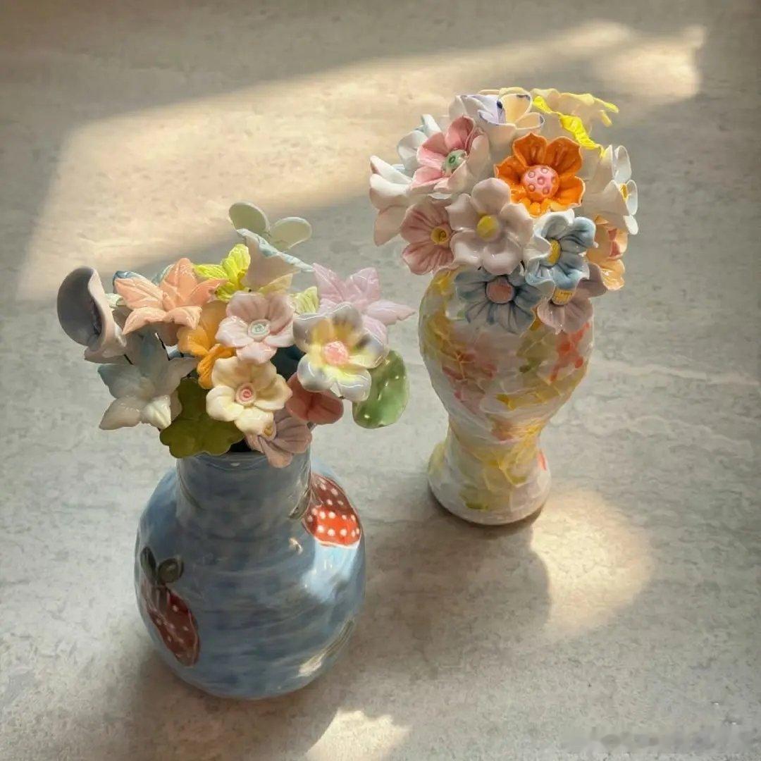 粉丝送的花被孟子义买了相同风格的花瓶装起来了，追星女的爱被偶像稳稳接住了🥺🥺