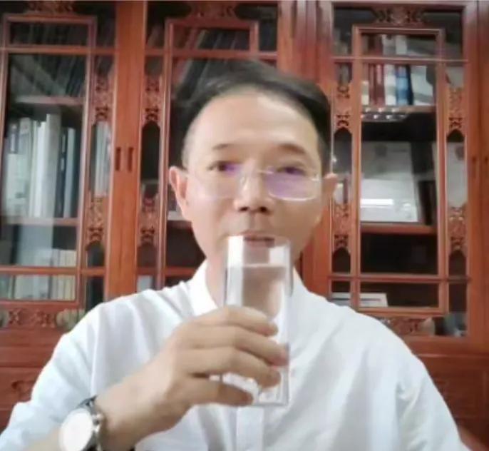 李律的一句再有十多天，就有消息，让广大网友为之一振！大家都知道，李律说的是什么