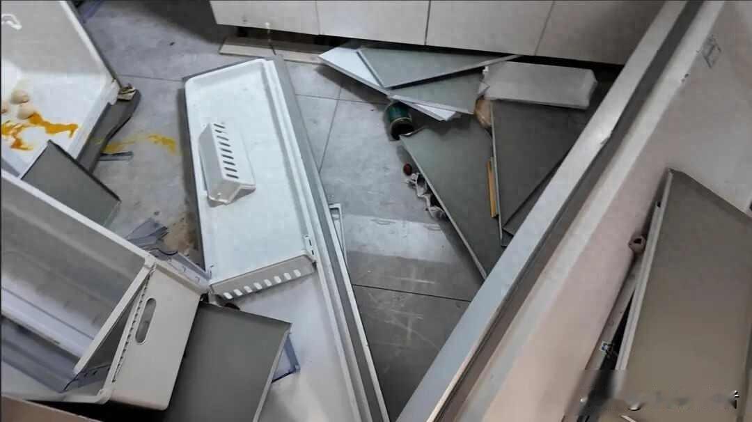 昆明深夜巨响震碎整栋楼，维修记录疑云难消，赔偿纠纷陷僵局凌晨四点，昆明官渡区