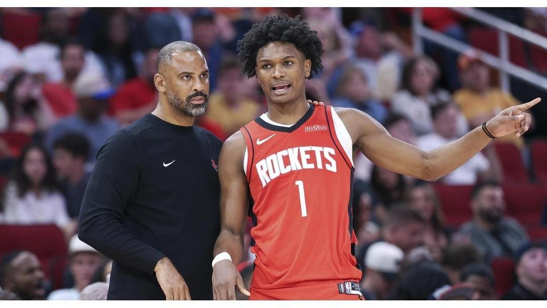 季后赛即将来临，NBA联盟有八支球队的主教练很可能会在休赛期下课，他们分别是: