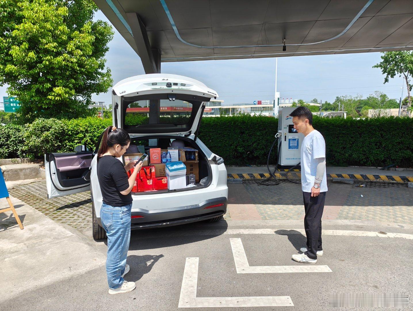 来高速换电站给我的乐道换电，换电不仅免费，还享受了道路补给站的免费矿泉水。问了一