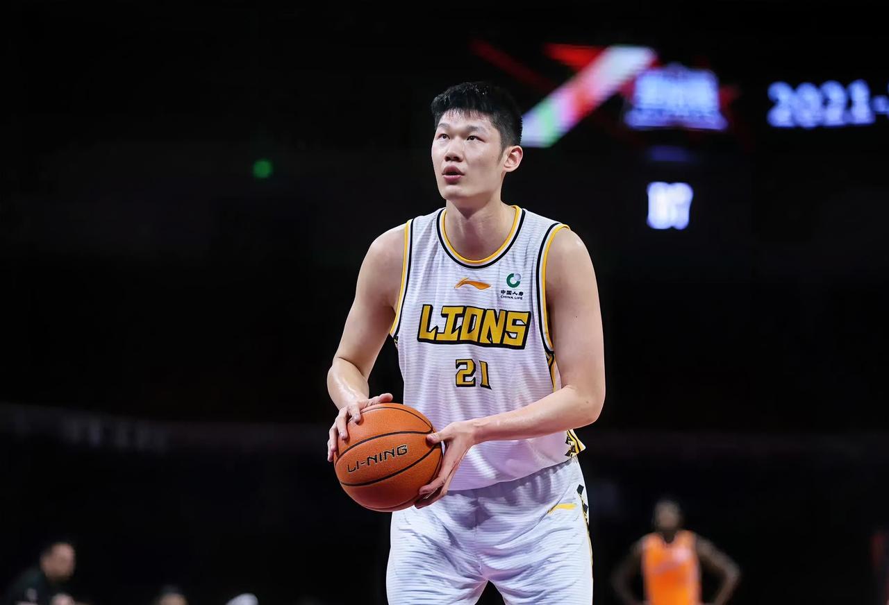 太硬了[赞]，广厦68-58险胜浙江，这3位球员是赢球真功臣！1. 胡金秋