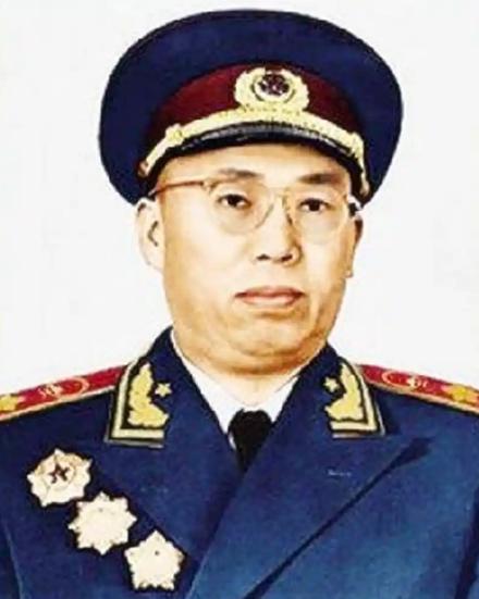 罗荣桓：政工出身，他为什么能稳居元帅之列？ 罗荣桓的军旅起点，是秋收起义之后