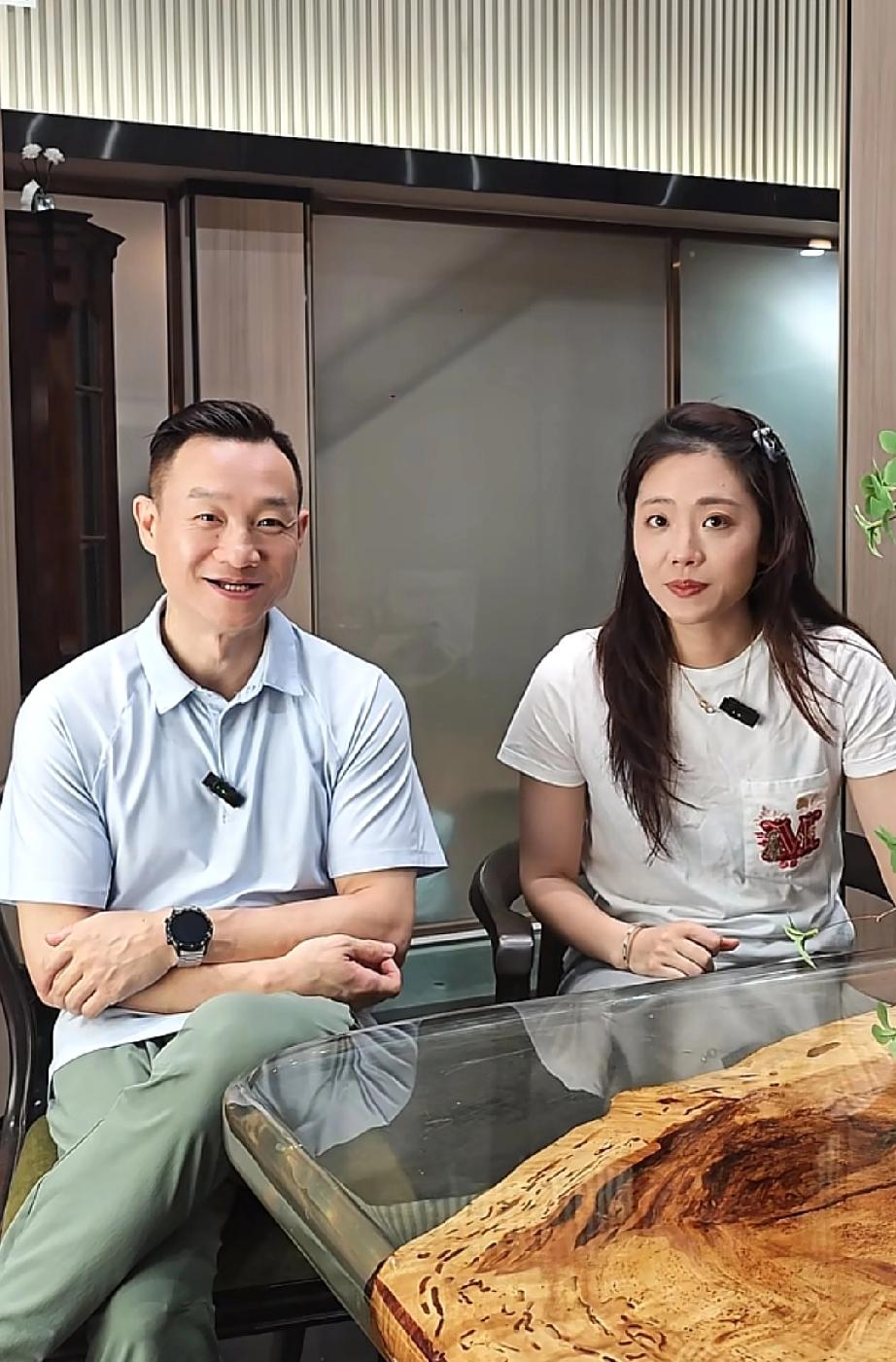 46岁的杨威和老婆杨云算是道尽了中年夫妻的真实生活状态，上有老下有小，要养三个孩