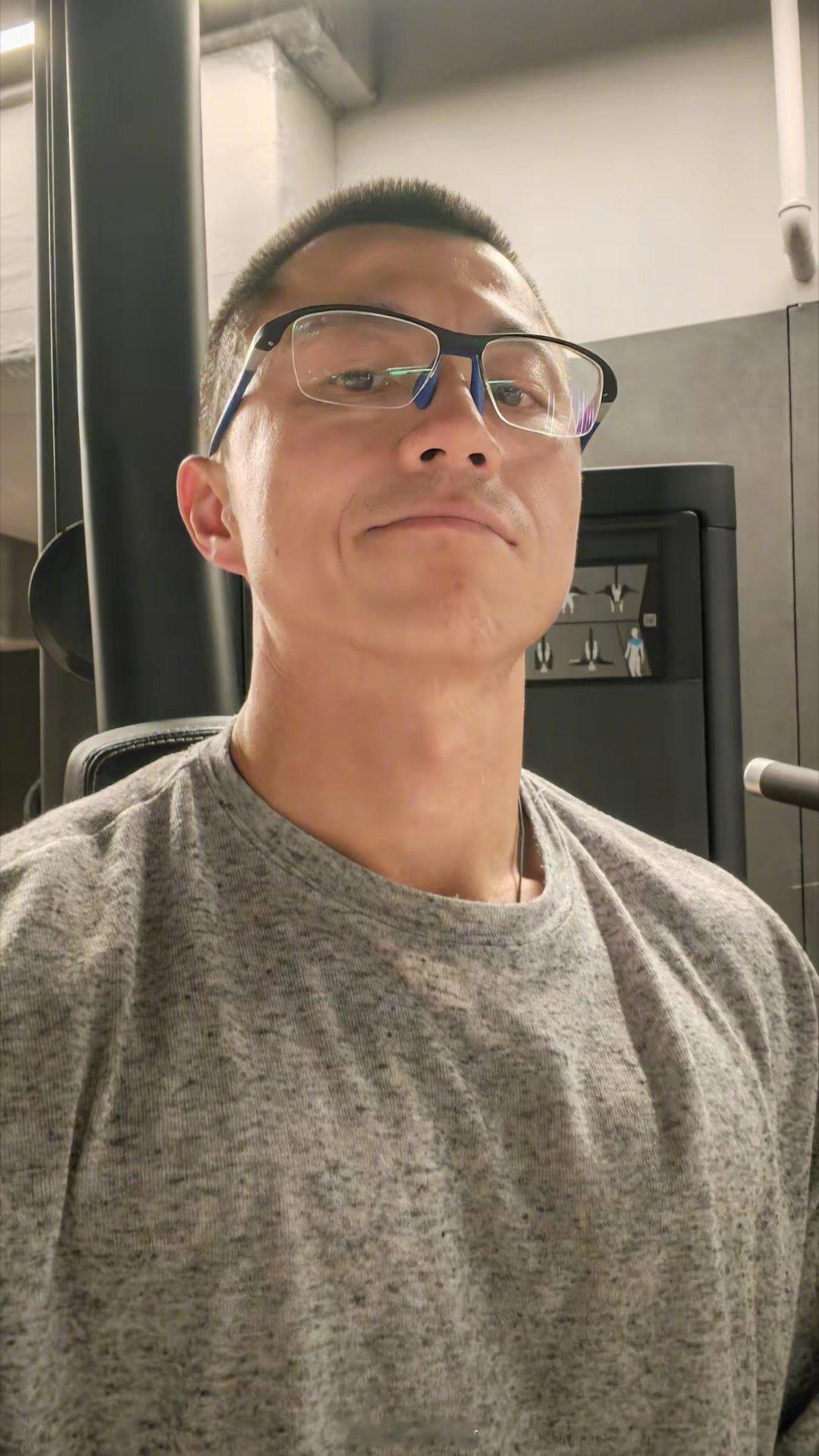 车评圈信誉是关键，品牌为了安全，删合作、断联系也是正常的陈震跟别的车评人有点不一