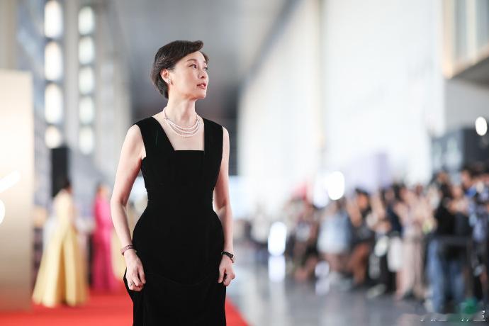 白玉兰视帝视后终于搭上戏了终于等到于和伟、吴越这两位白玉兰得主同框演戏，看吴越