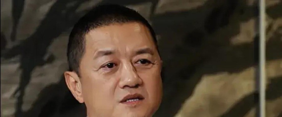 李亚鹏坚称窦靖童李嫣从没进过直播间，单场普洱茶卖1.62亿转头却说情怀大过了能力，直播初期还被好友拍