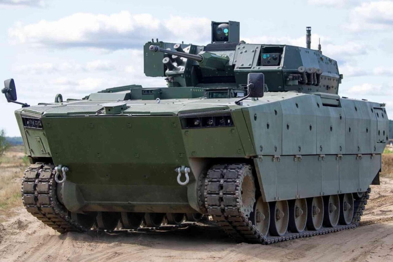 波兰的“獾”（Borsuk）步兵战车由波兰钢铁之翼兵工厂（简称HSW）研发，旨在