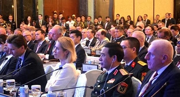香会这一波操作太秀了！一看中国防长不来，英国主办方立马把“中国专场”撤了。73岁