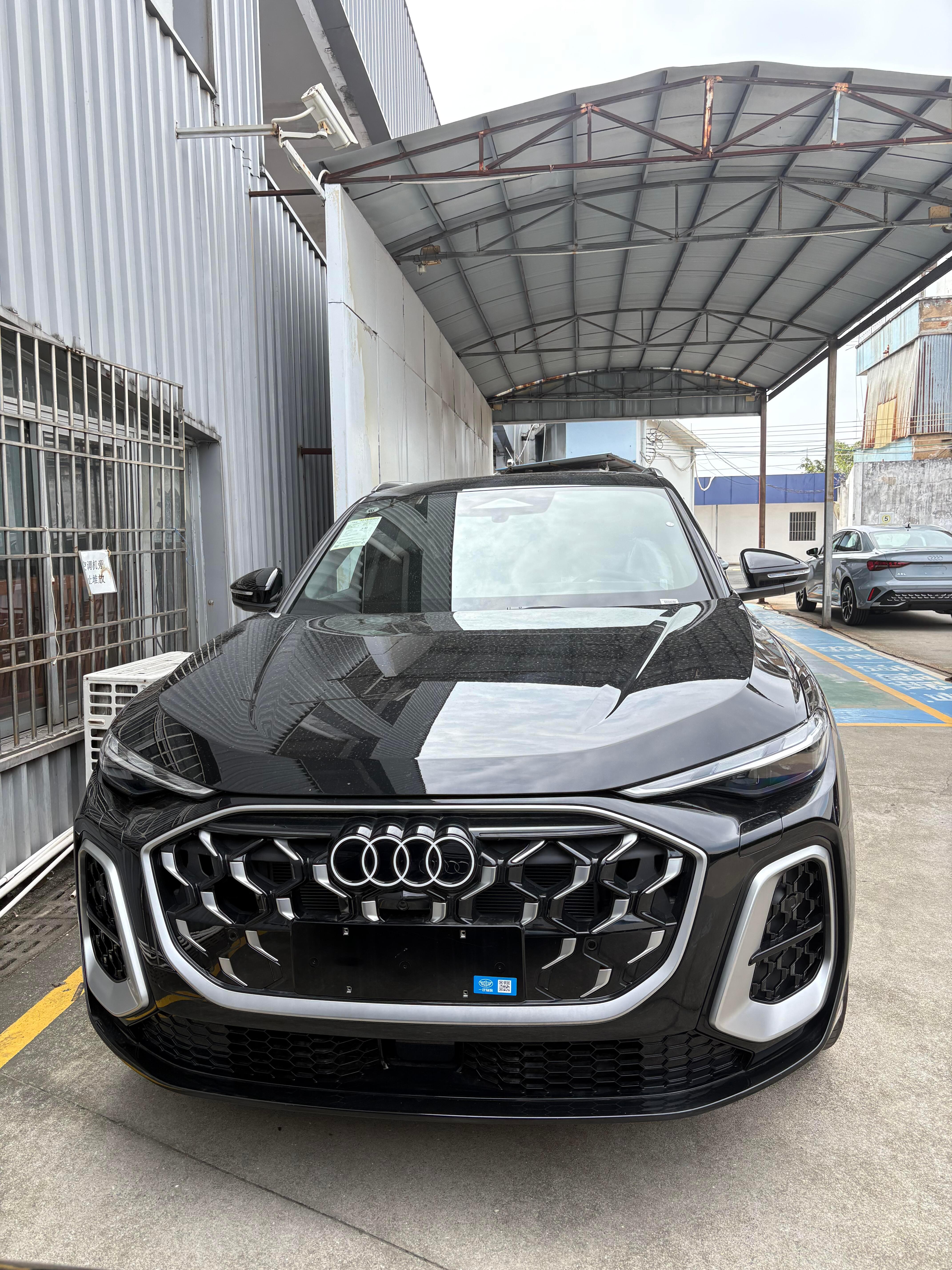 新奥迪Q5L26款智混豪华限时指导价309800官方权益优惠3000额外全款
