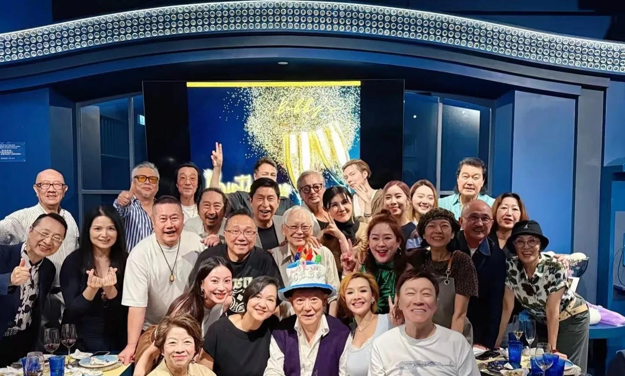 一众港星为富商庆生，很多熟面孔，你还认得他们吗？近日，某网友分享了参加富商生日