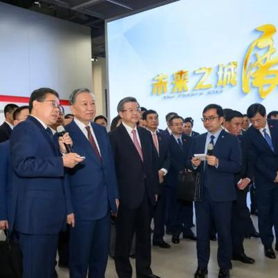 别被表面骗了！全网都在调侃苏林来华坐高铁，只是单纯打卡体验中国速度，没人敢说破真