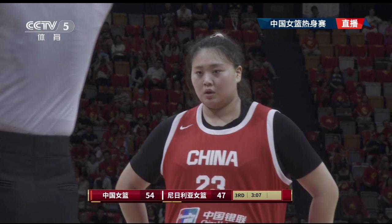 中国女篮首场热身赛打得颇为费劲，最后一分钟被尼日利亚扳平，好在张子宇最后时刻篮下