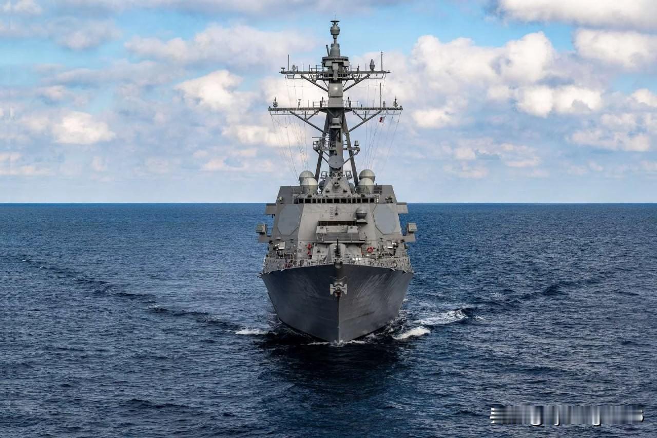 🇺🇸⛴作为美国海军水面舰艇现代化计划的一部分，导弹驱逐舰“泰德·史蒂文斯”
