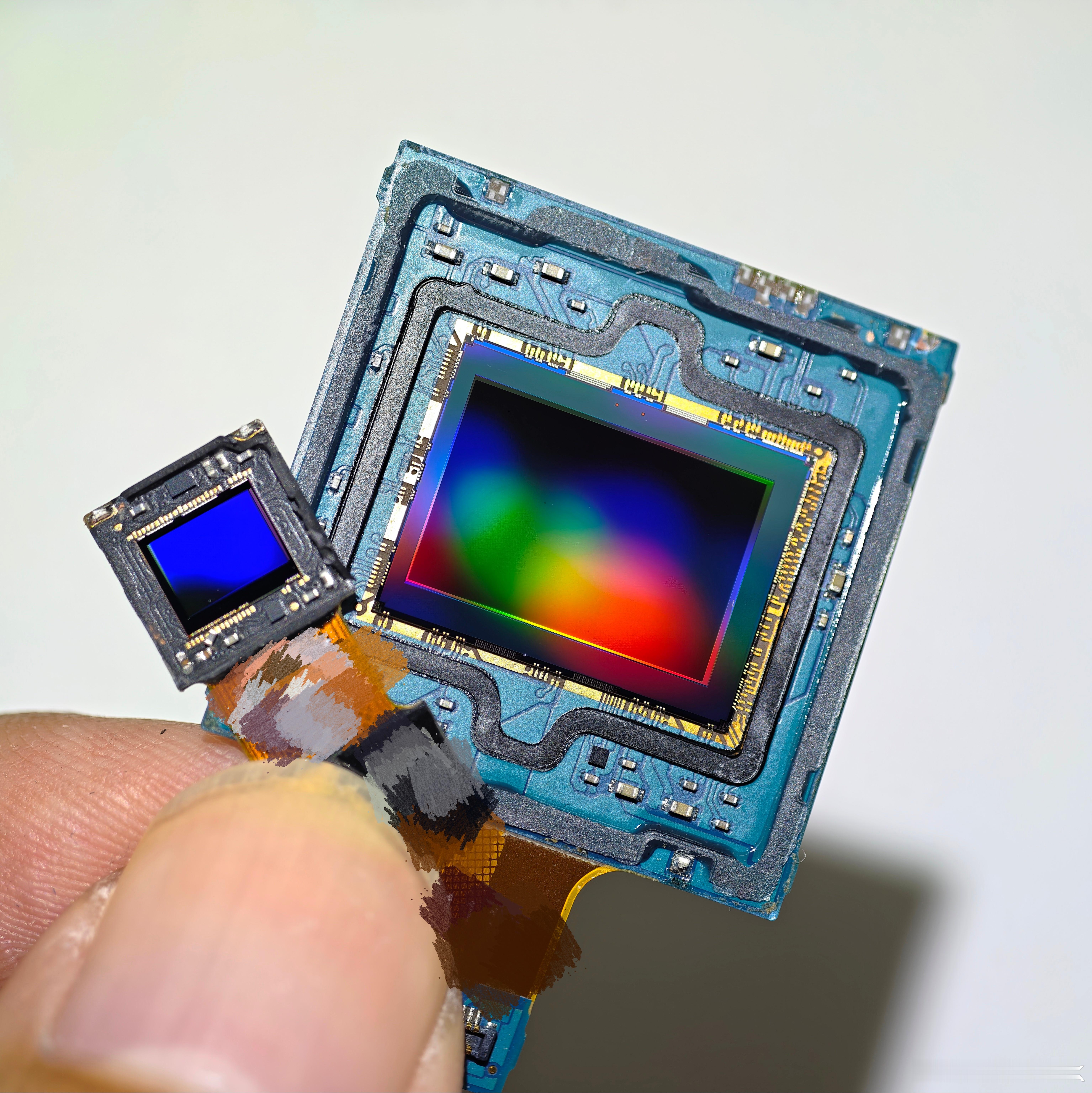 来，给老铁们拆一个索尼IMX363，就是谷歌Pixel4上那颗，当年的相机机皇