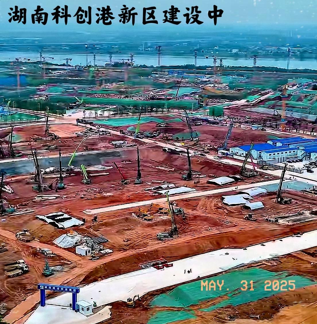 湖南的这个地方要大爆发了吗？到处都是机械化作业，一台台的吊塔一个接一个，都在你追