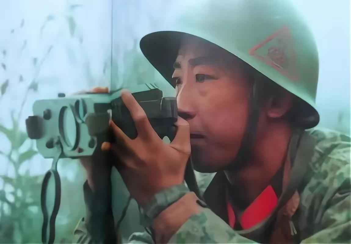 1984年，刚上战场的徐小丹，仅凭一条不起眼的线索，就发现了越军炮兵阵地，根据他