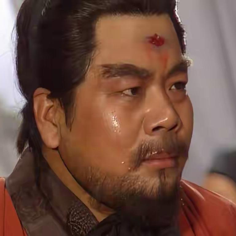 一百回合逼平武圣，庞德为何成不了三国顶级？襄樊之战的阵前，庞德提刀纵马与关