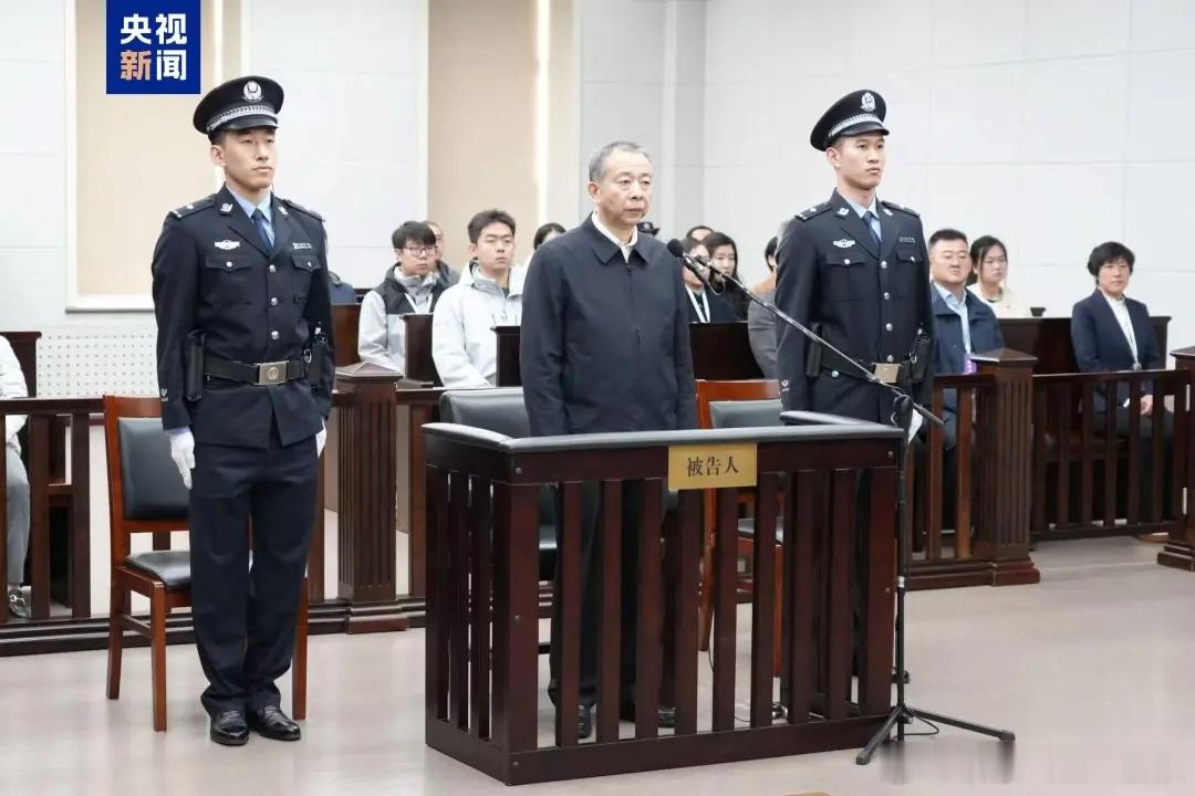 【李显刚，被判无期！】2025年11月17日，辽宁省大连市中级人民法院一审公开宣