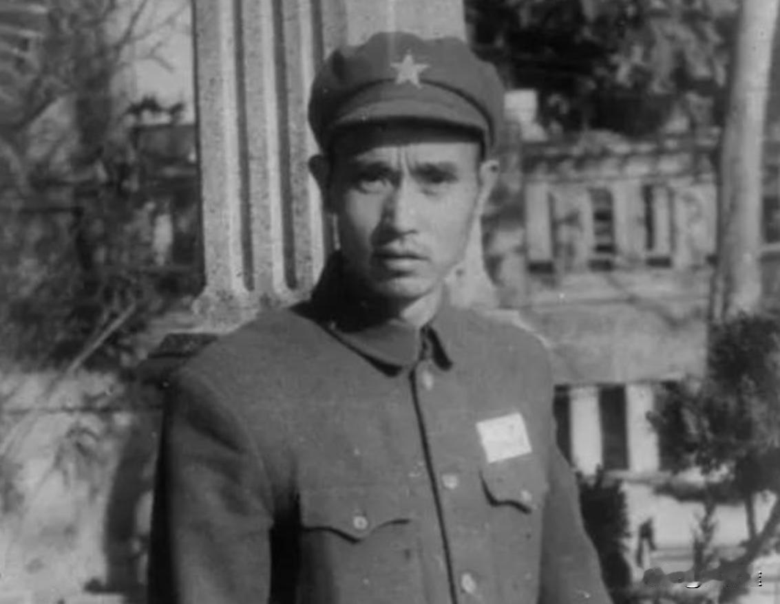 1947年，一名解放军师长，大腿根部受伤住院，这时，一19岁女护士来到他的病房，