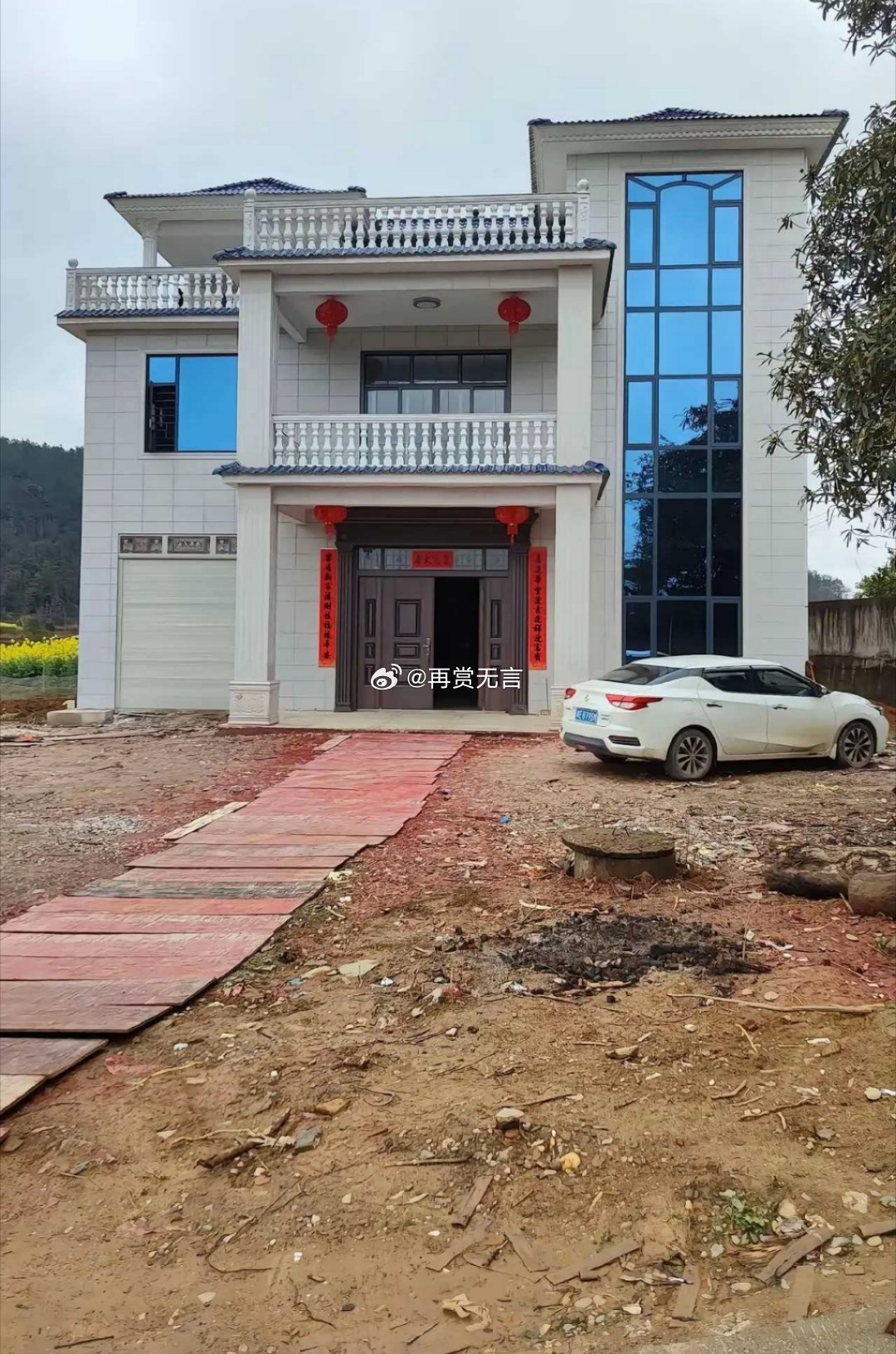 在村里把房子装修得太豪华，被村里人排挤了！