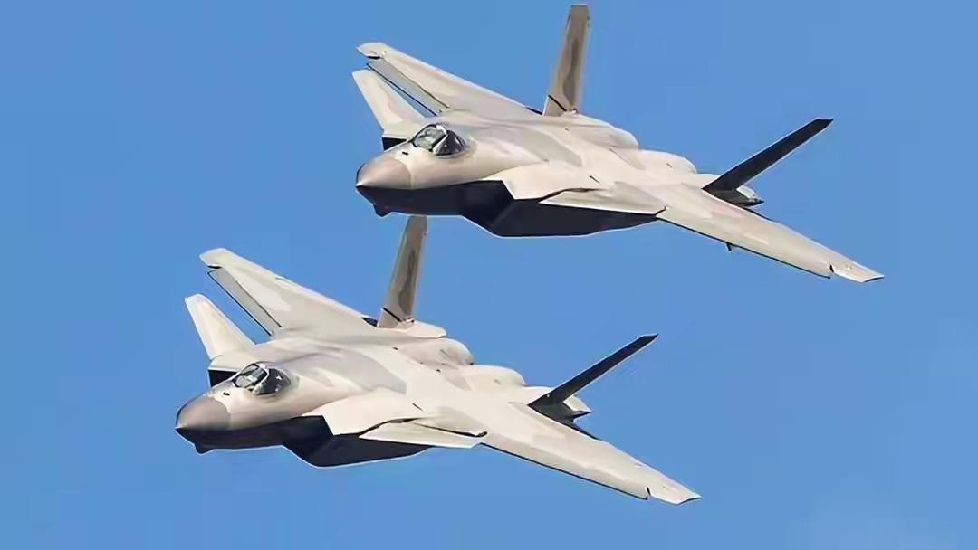 台海上空，一场“高科技测试场”式的空战正悄然酝酿。这并非传统战争，而是大国博弈的