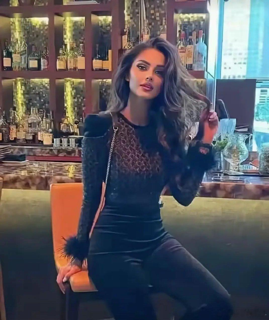 伊朗第一超模，眉骨立体、浓眉大眼、丰唇圆润，名副其实!