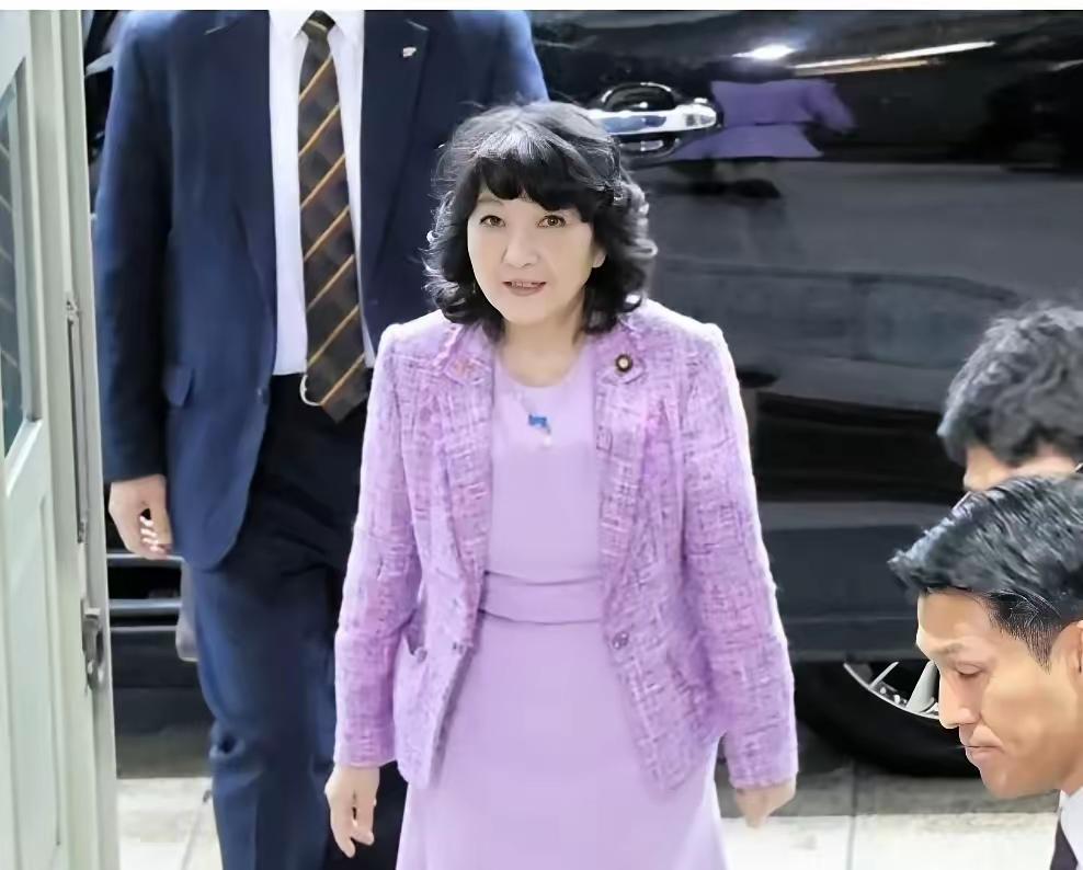 就在刚刚日本人突然宣布了!10月24日,日本新任财务大臣片山皋月在首次与美国