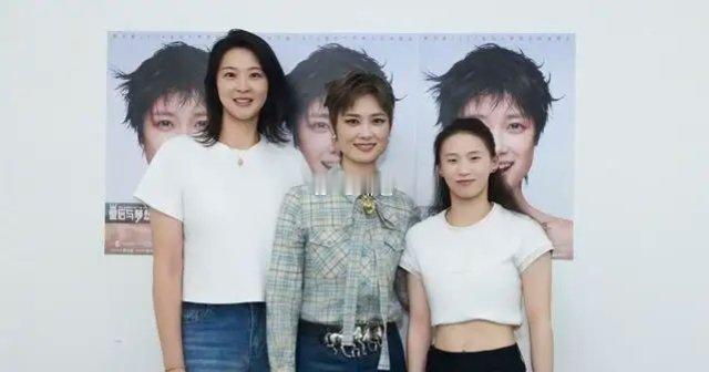 原来奥运冠军陈芋汐是李宇春的小迷妹啊，和偶像合影偶像比她还拘谨​