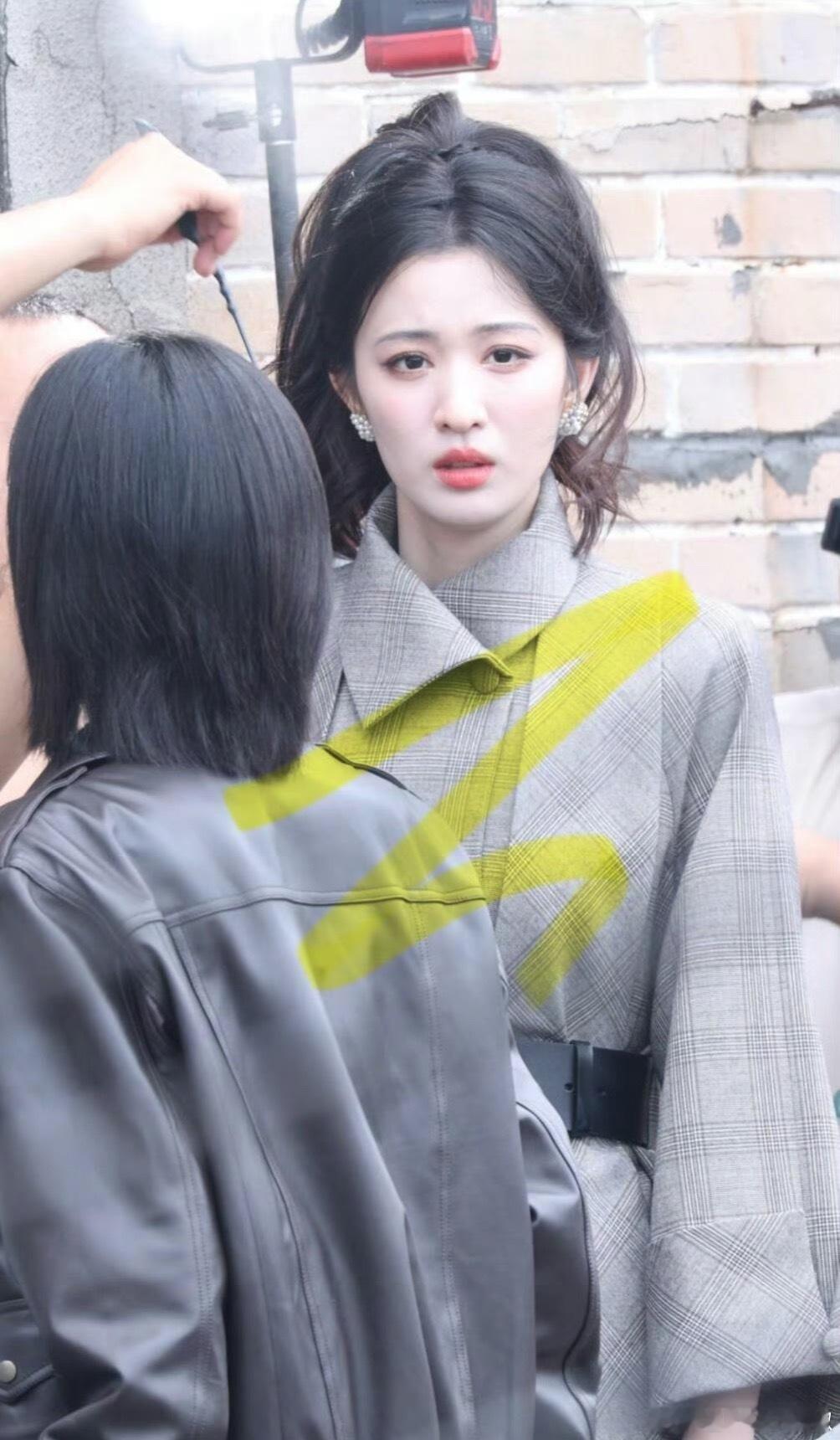 这造型分不清现代还是民国😳​​​