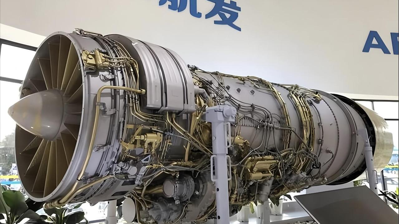 就在刚刚过去的新加坡航展上，中国的涡扇-19的横空出世，让西方引以为傲的航空发动